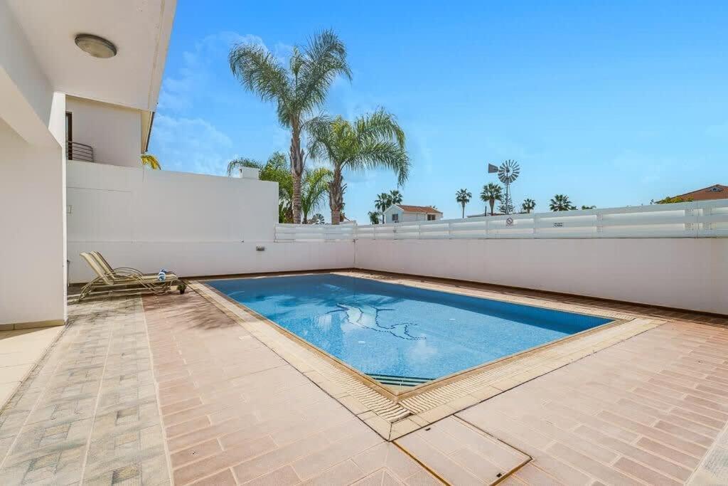 Villa Cherry Palm
