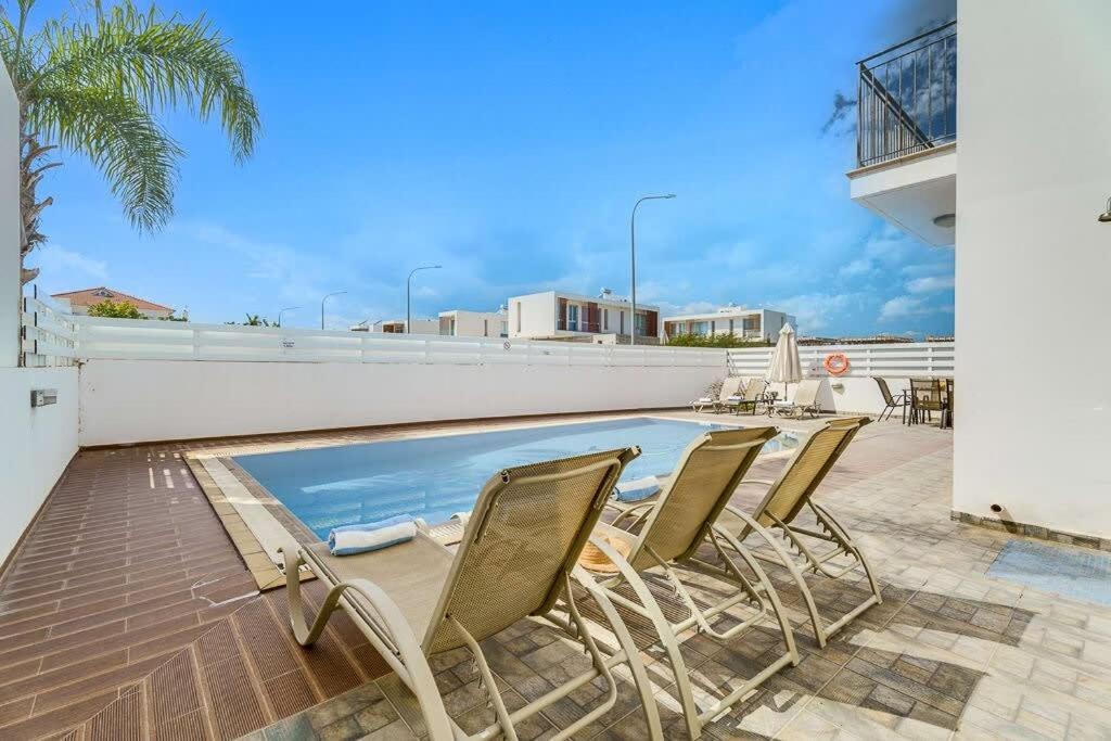 Villa Cherry Palm