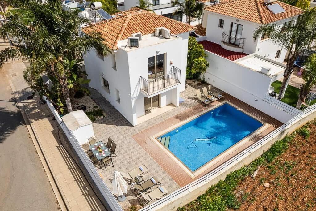 Villa Cherry Palm