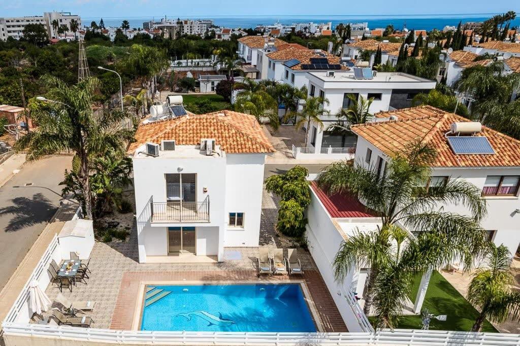 Villa Cherry Palm