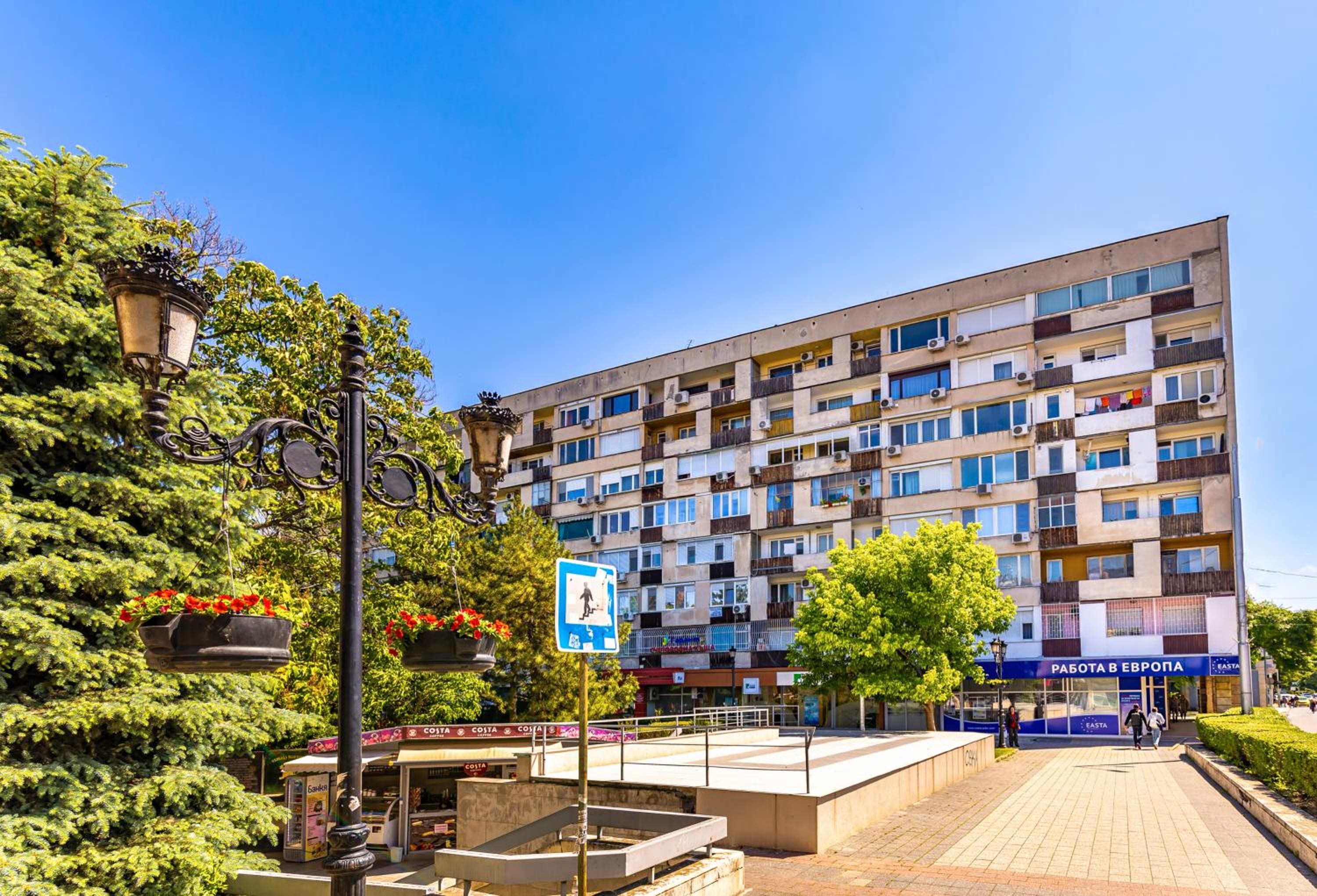 Sunset 2BR Apartment Central Street PARKING Included