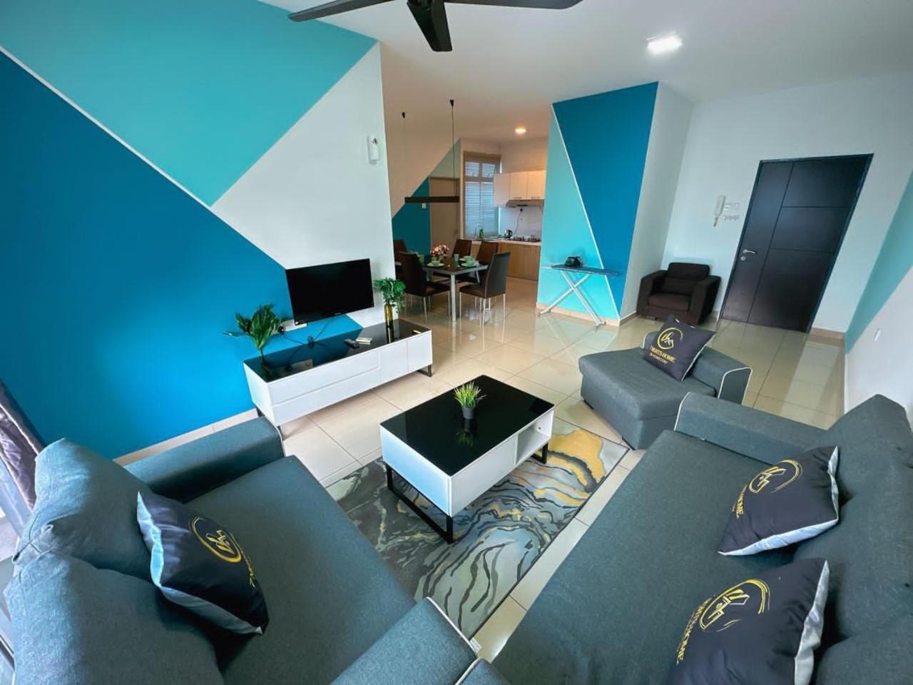 City Blue Pandan 10Pax CIQ Mid Valley South key B05