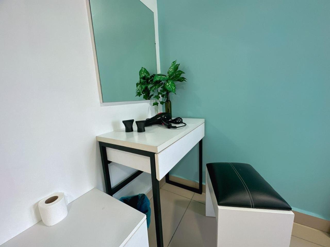 City Blue Pandan 10Pax CIQ Mid Valley South key B05
