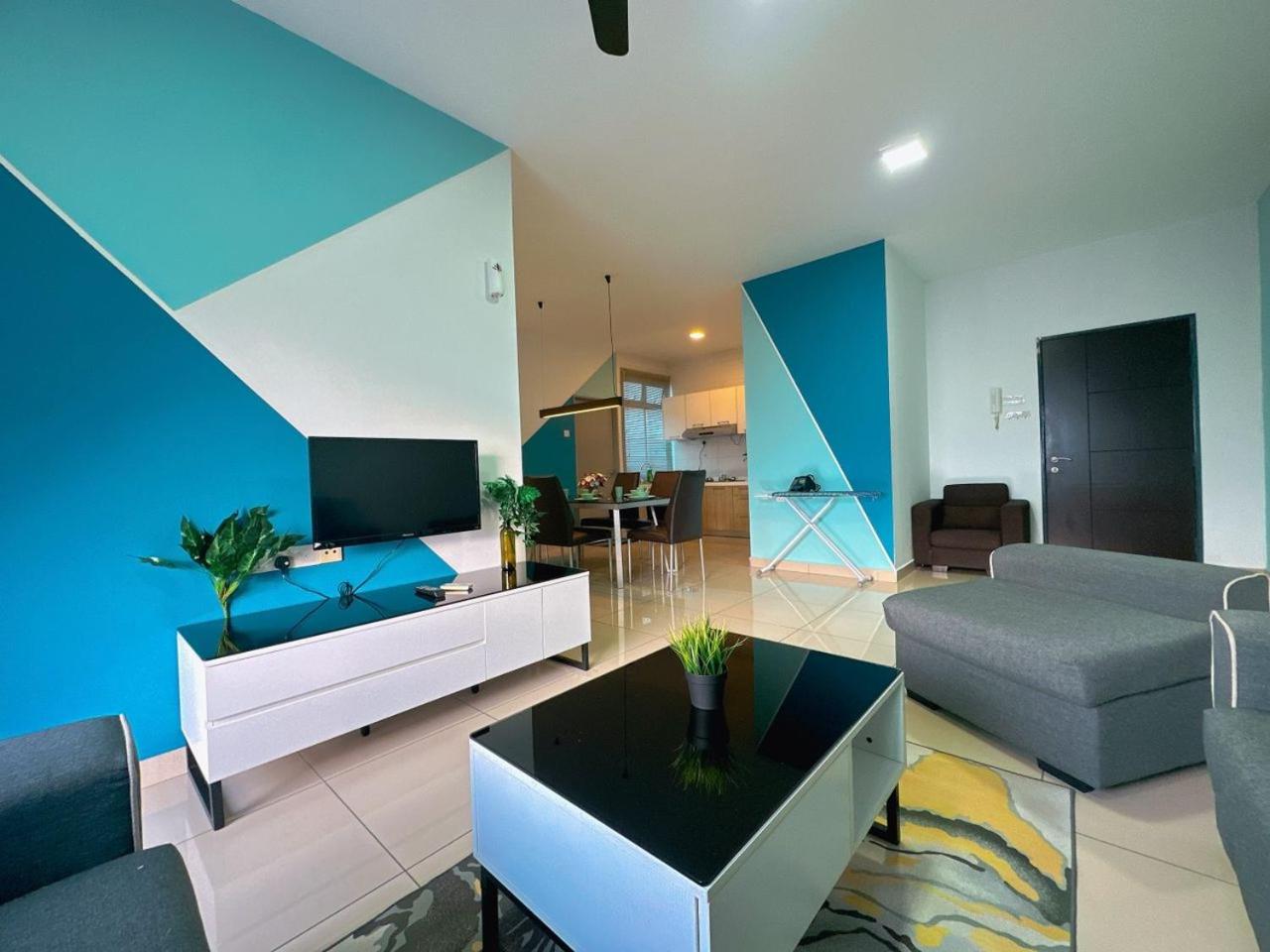 City Blue Pandan 10Pax CIQ Mid Valley South key B05