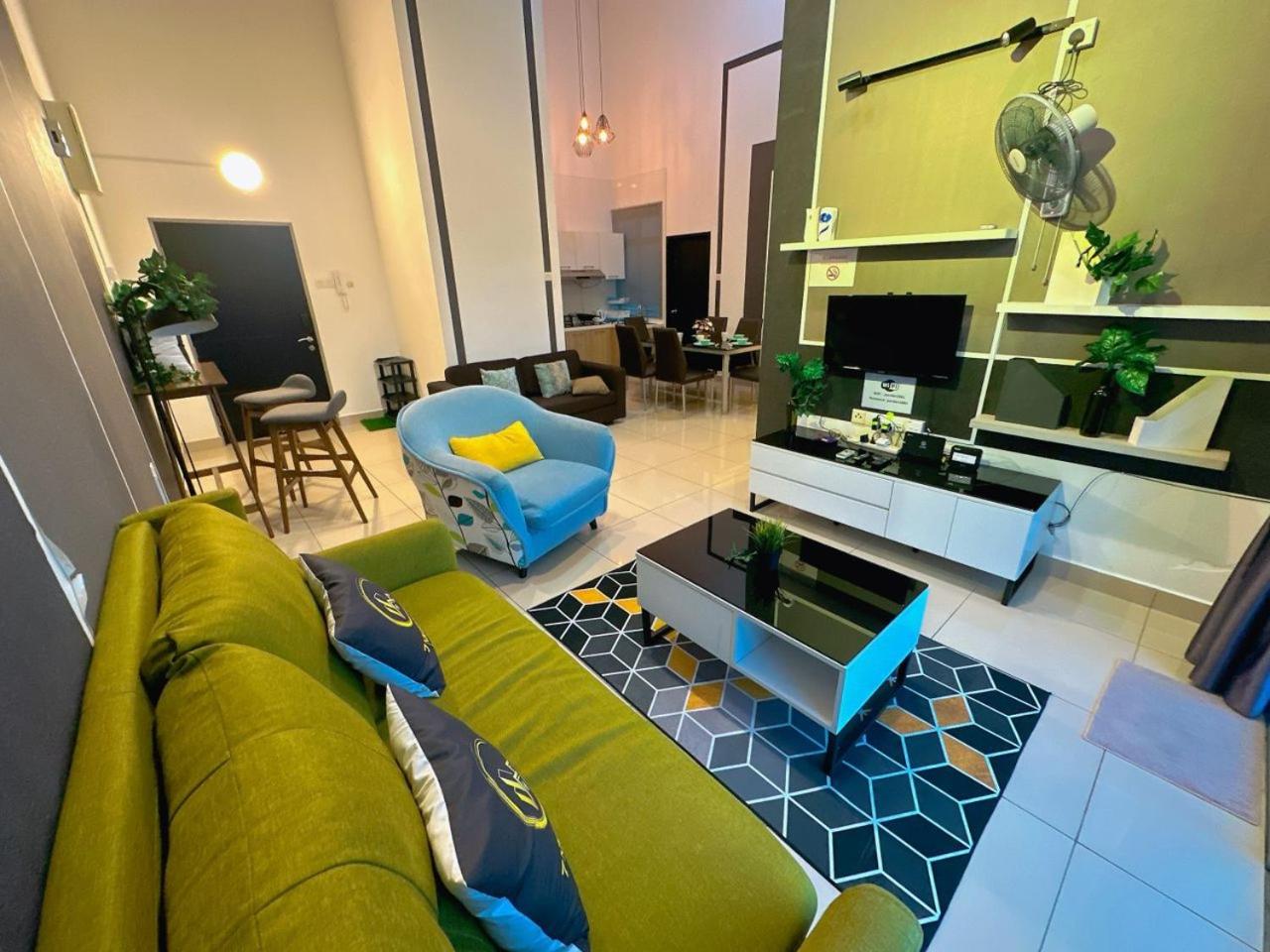 Pandan Residence Duplex Penthouse Near to CIQ Johor Bahru Town 3R 13Pax B01