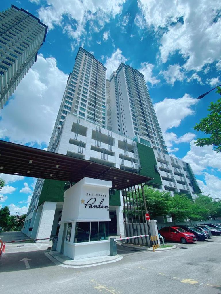 Pandan Residence Duplex Penthouse Near to CIQ Johor Bahru Town 3R 13Pax B01