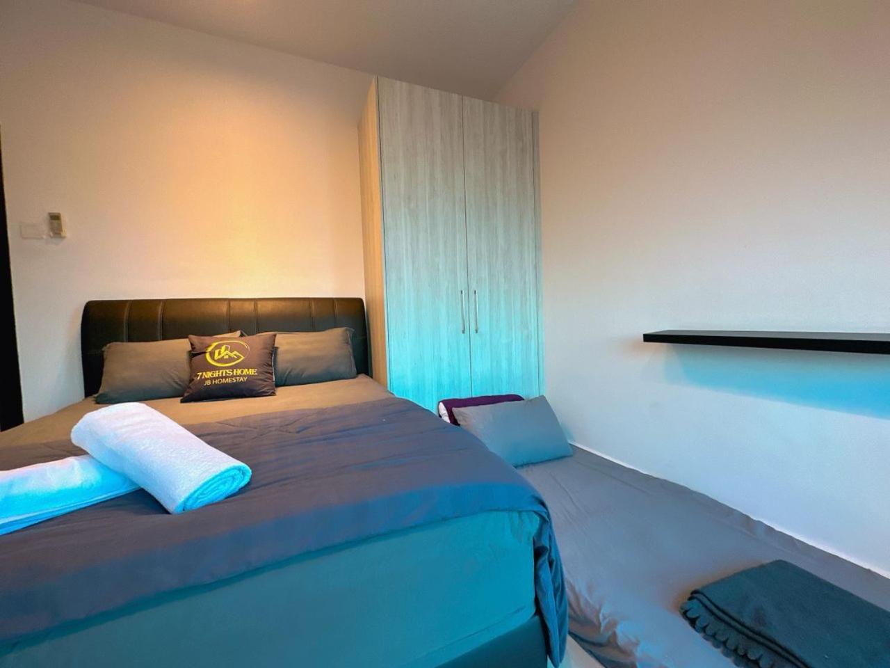 Pandan Residence Duplex Penthouse Near to CIQ Johor Bahru Town 3R 13Pax B01