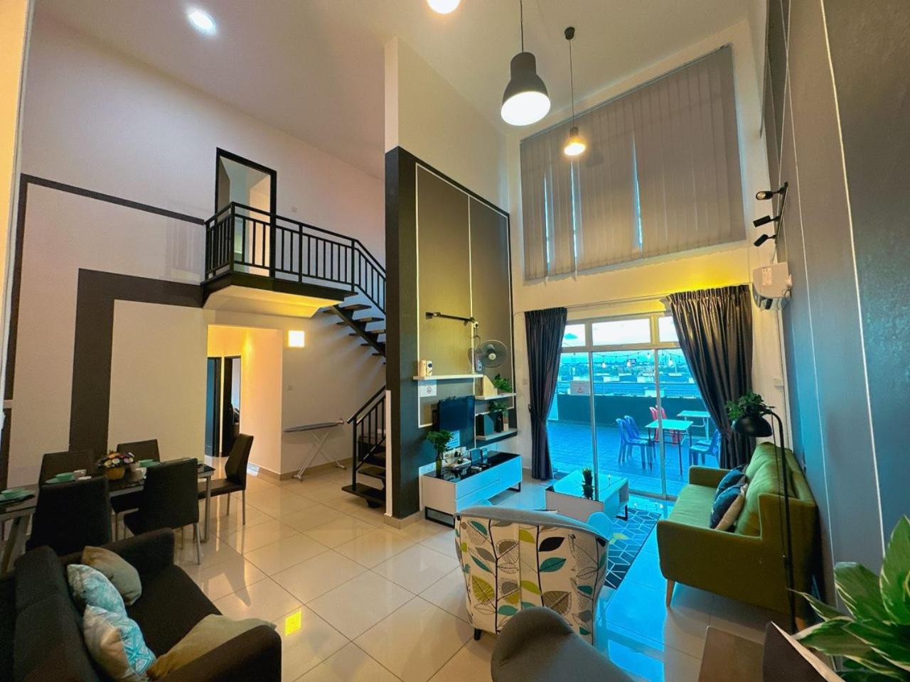 Pandan Residence Duplex Penthouse Near to CIQ Johor Bahru Town 3R 13Pax B01