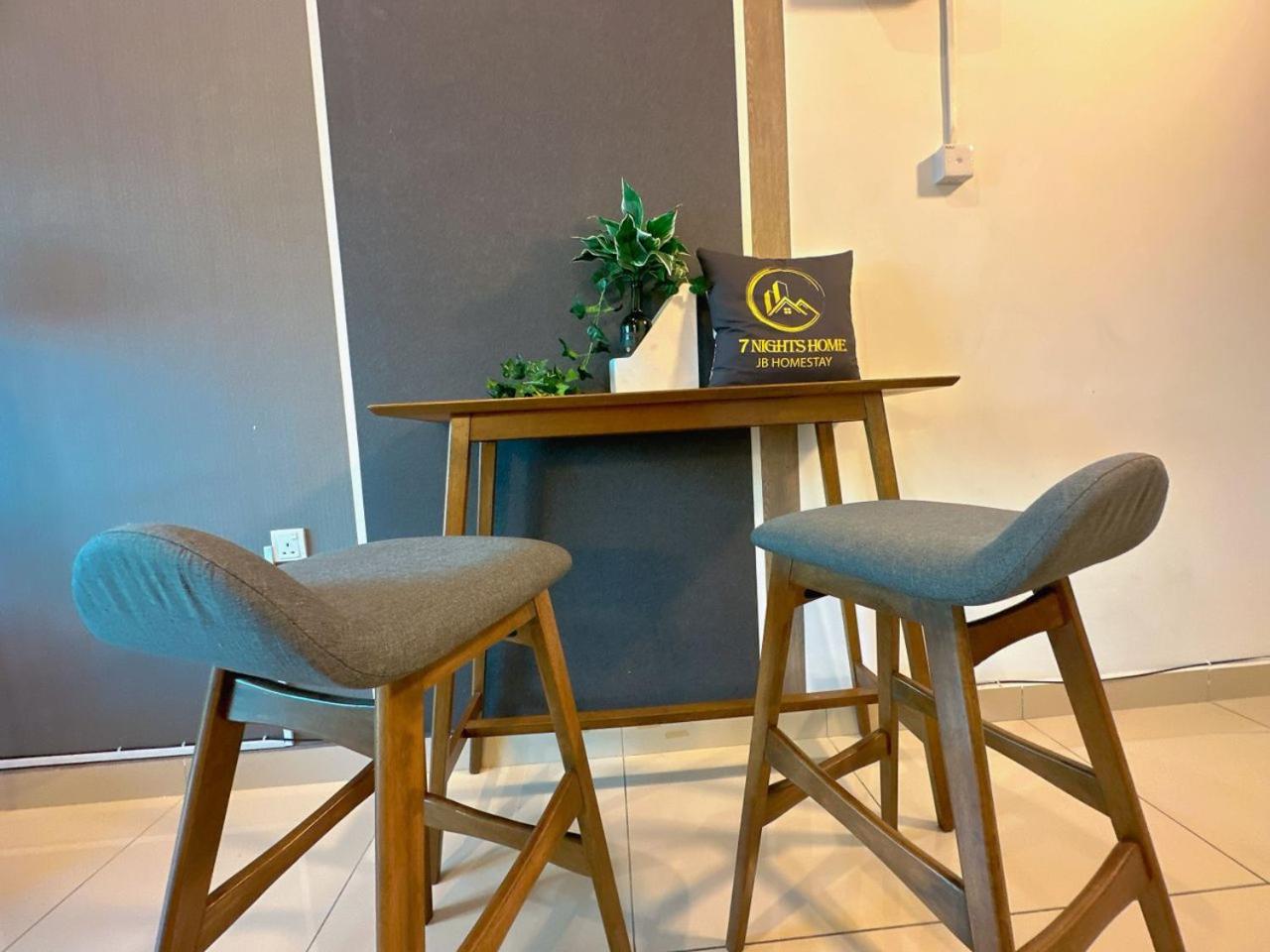 Pandan Residence Duplex Penthouse Near to CIQ Johor Bahru Town 3R 13Pax B01