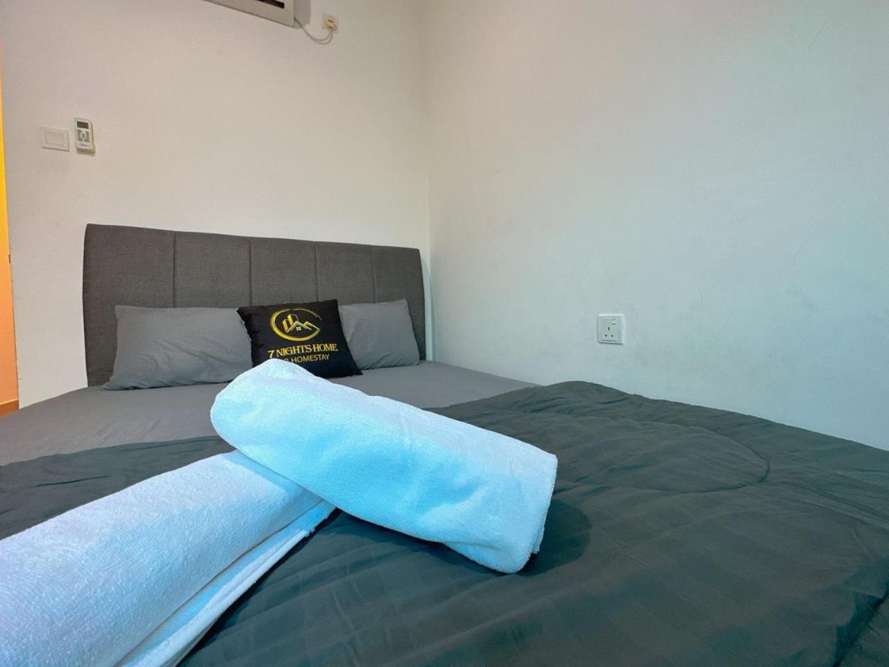 Pandan Residence Duplex Penthouse Near to CIQ Johor Bahru Town 3R 13Pax B01