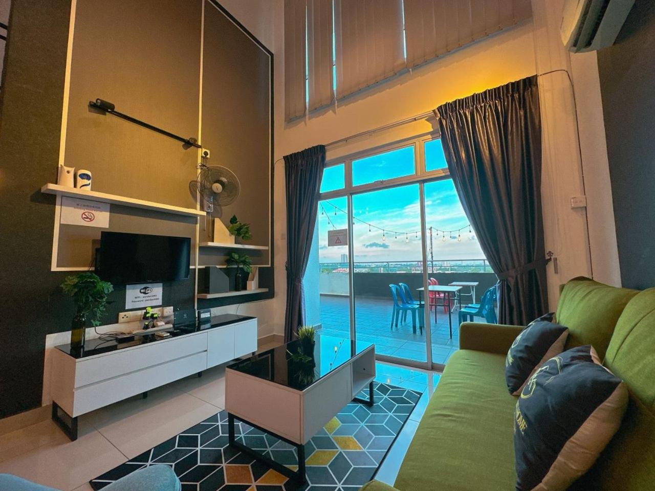 Pandan Residence Duplex Penthouse Near to CIQ Johor Bahru Town 3R 13Pax B01