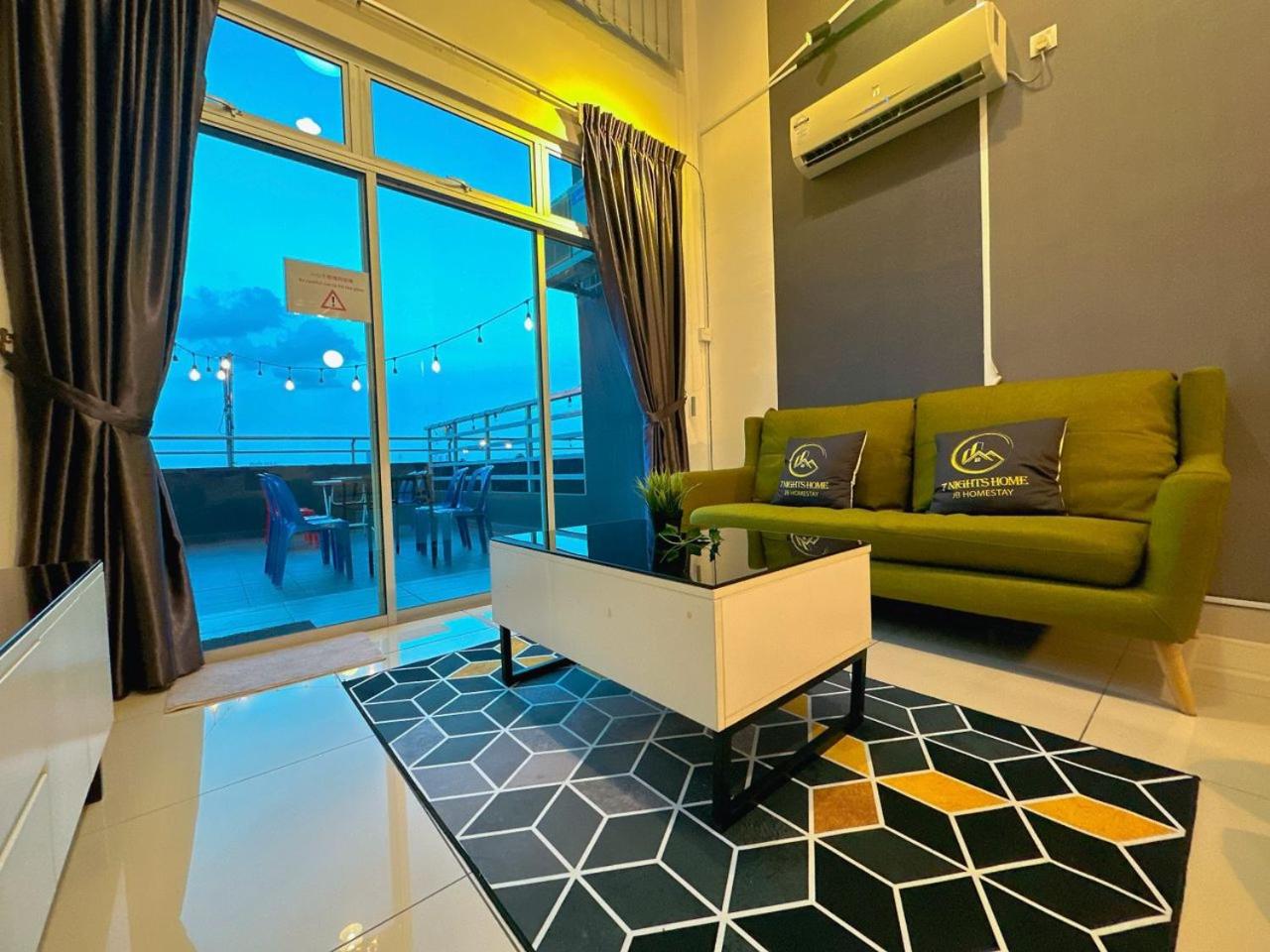 Pandan Residence Duplex Penthouse Near to CIQ Johor Bahru Town 3R 13Pax B01