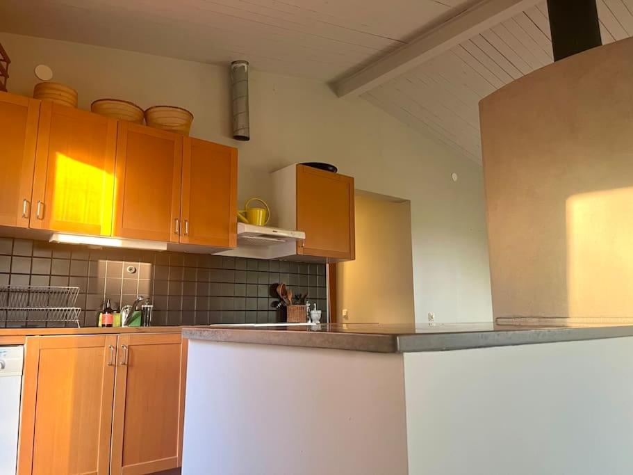 Mysigt sommarhus med havsutsikt och bastu view 2