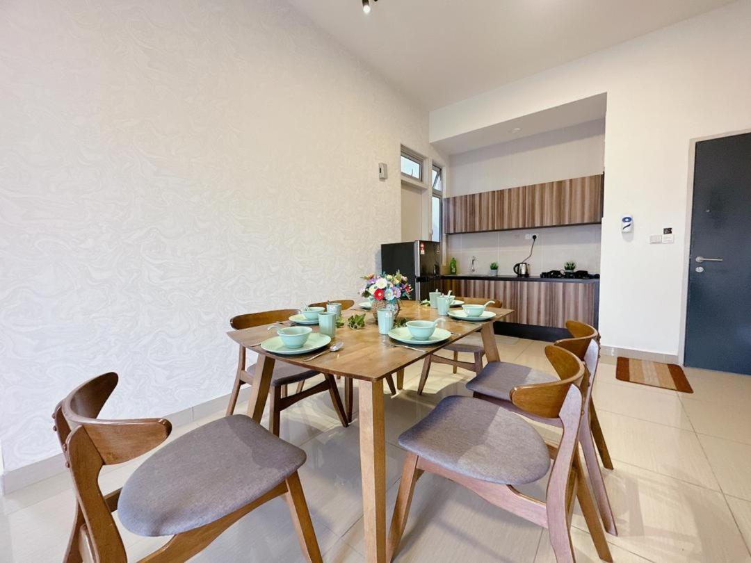 Serene Centra Residence Bandar Dato Onn 3R 10Pax A11