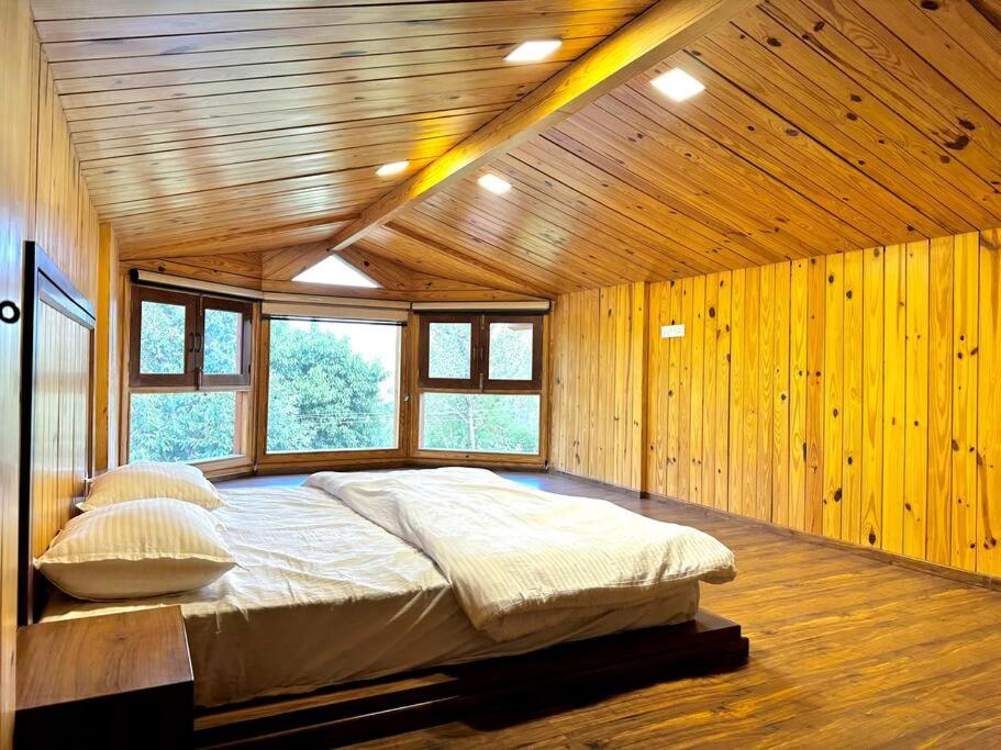 Luxury 5 Bedroom Cottage Country Homes