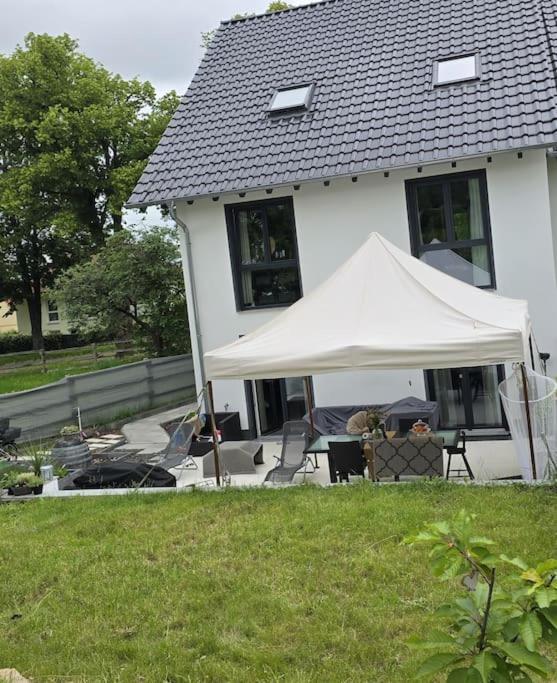 Neues-Helles-Modernes Haus