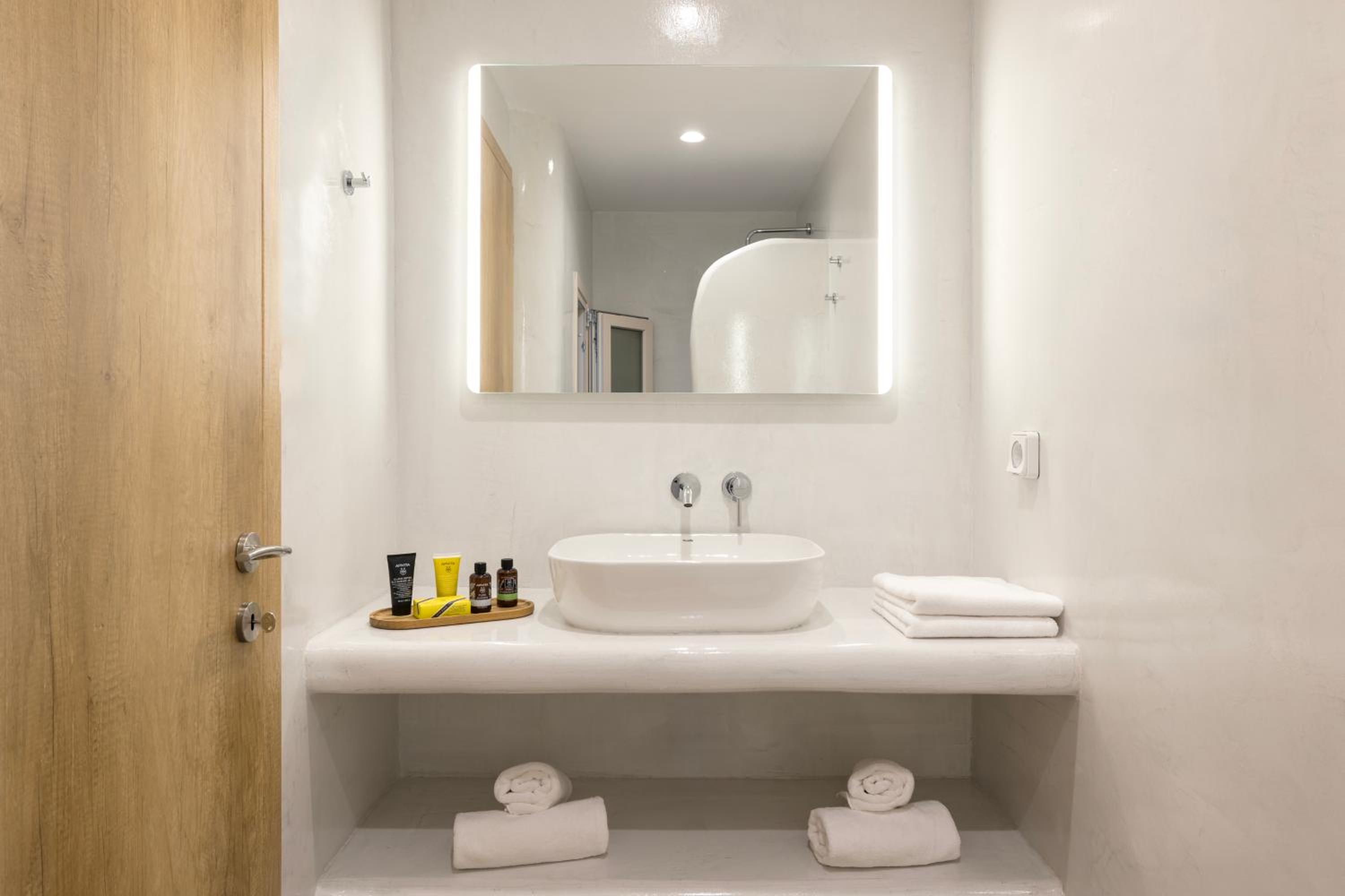 Commercio Suites Santorini