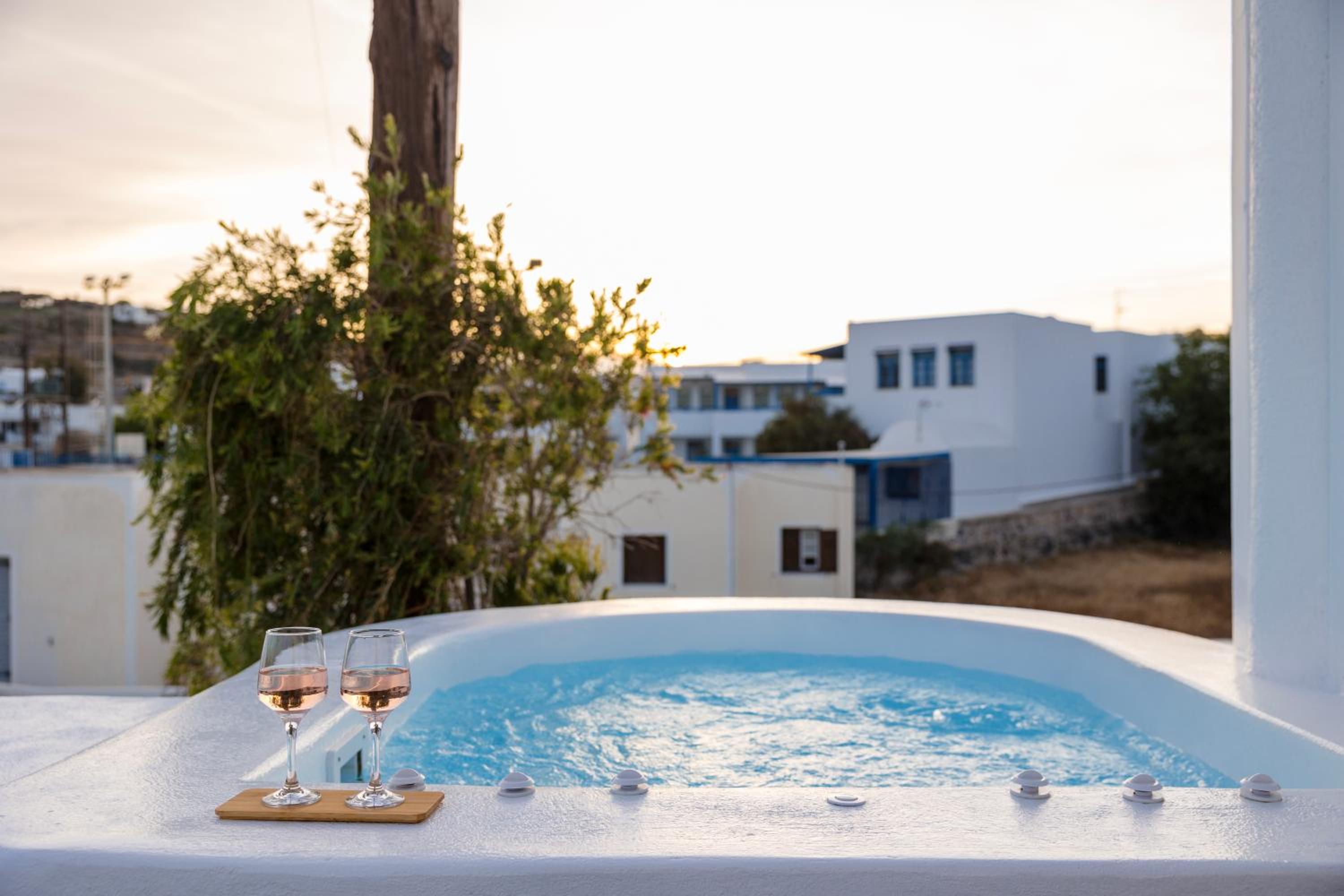 Commercio Suites Santorini