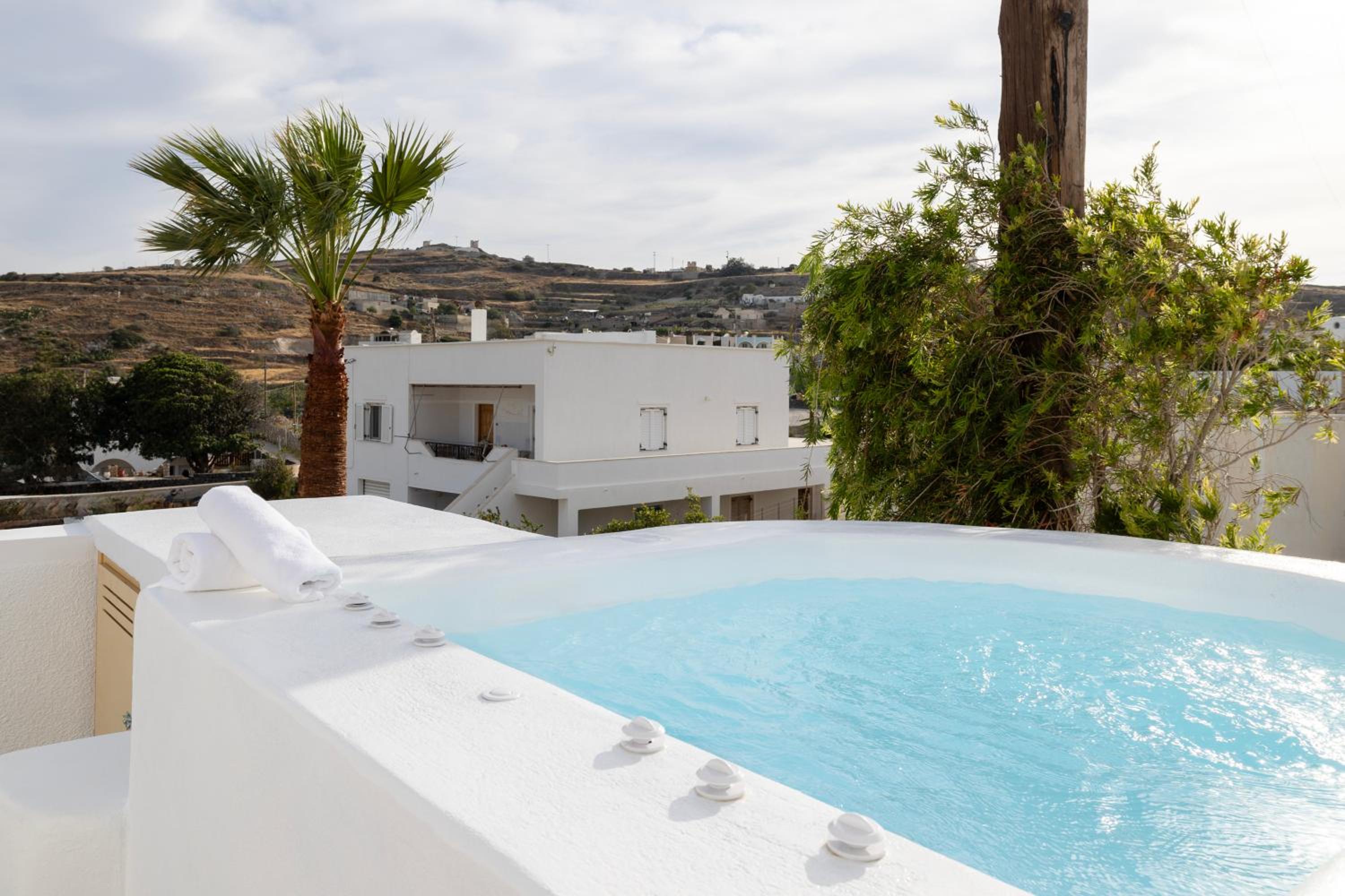 Commercio Suites Santorini