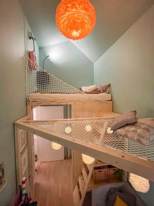 Modern 4 bedroom townhouse with garden and indoor car park view 3