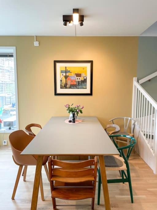 Modern 4 bedroom townhouse with garden and indoor car park view 5