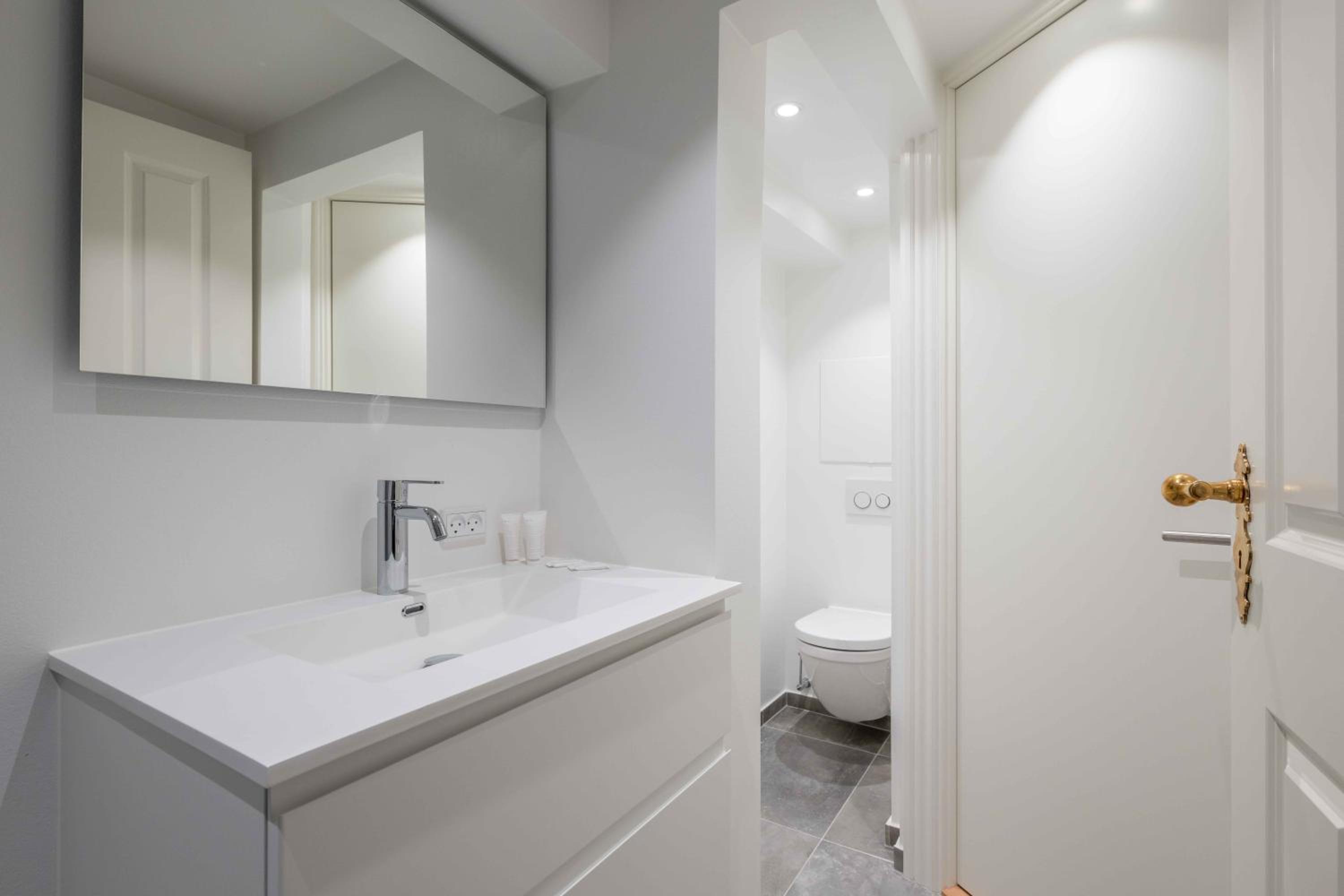 Stylish Apartment on Lively Street in Downtown