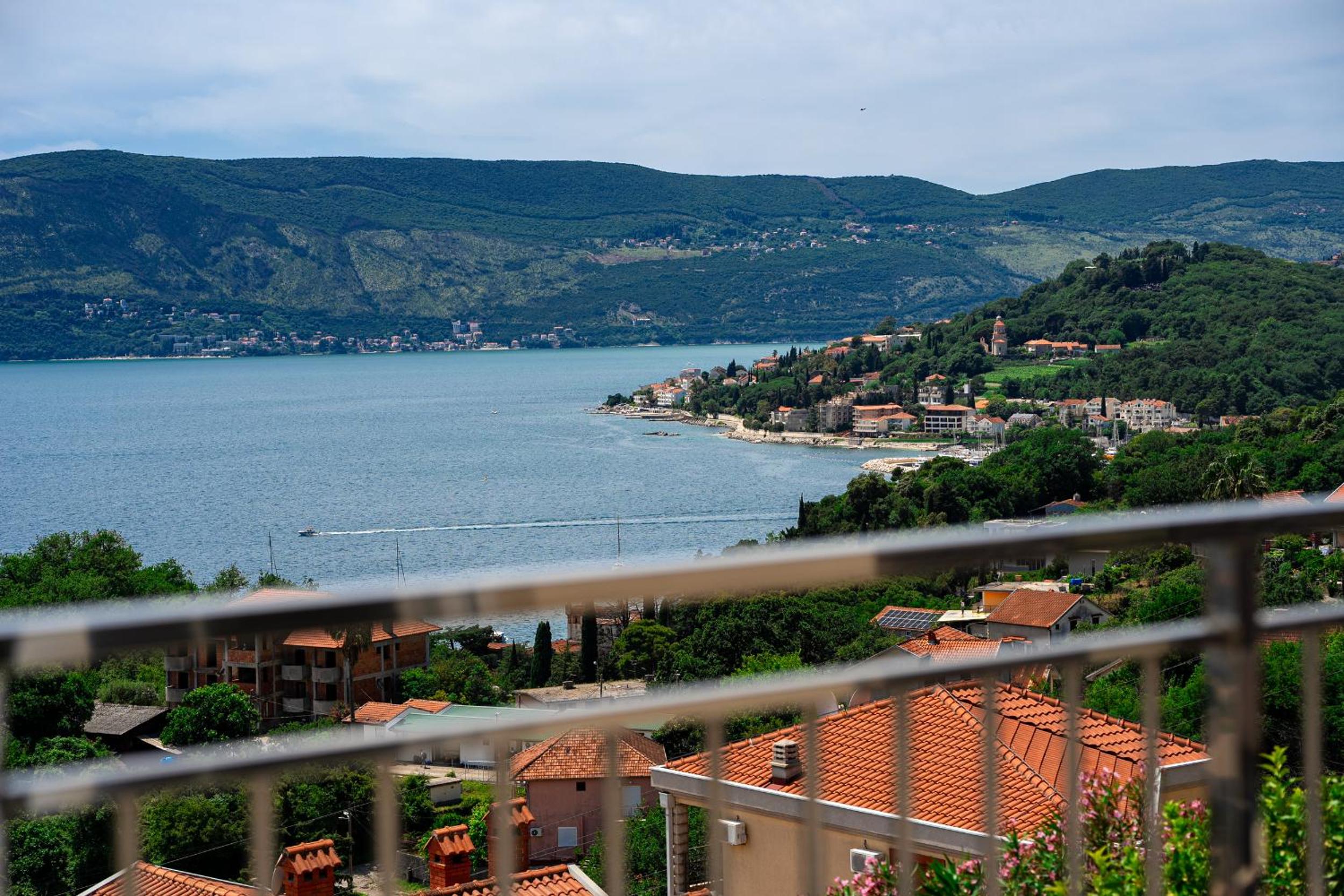 Golden View Apartments view 4
