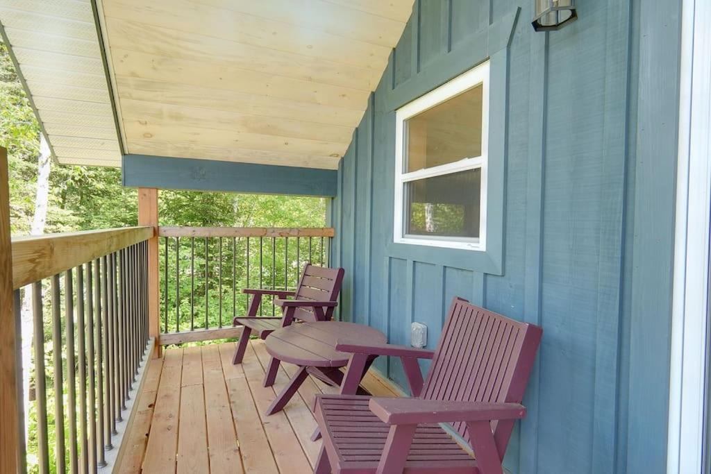 Lake Escape - Waterfront, Hot tub, Sleeps 14
