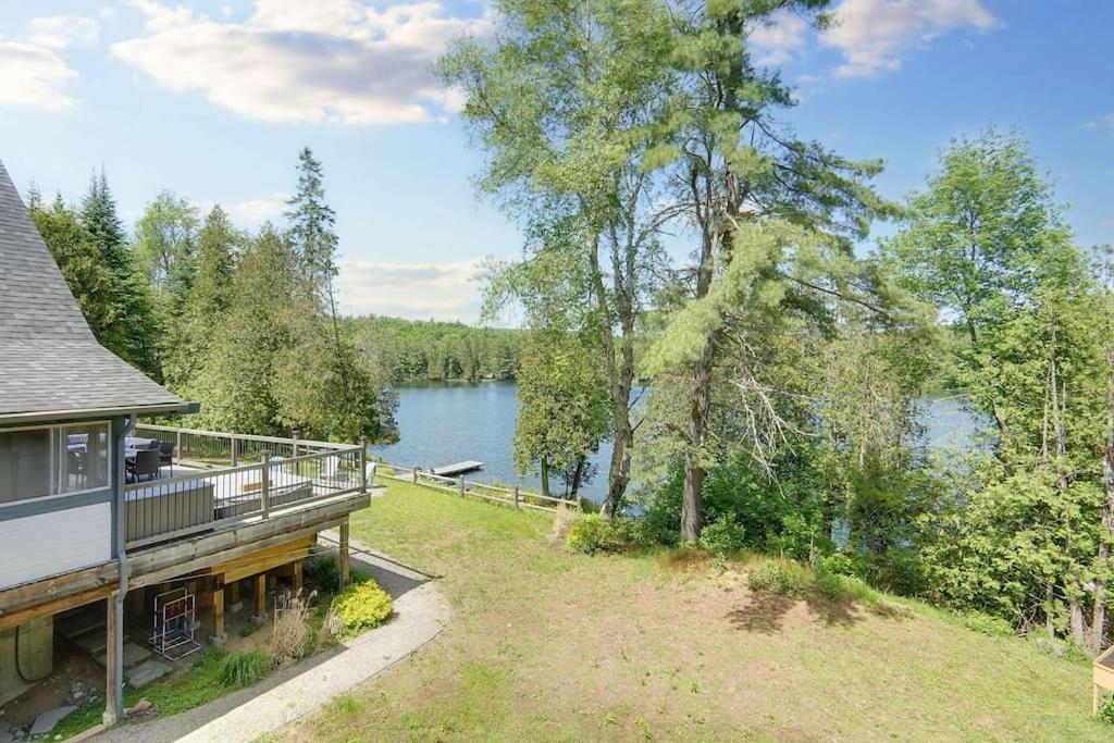 Lake Escape - Waterfront, Hot tub, Sleeps 14