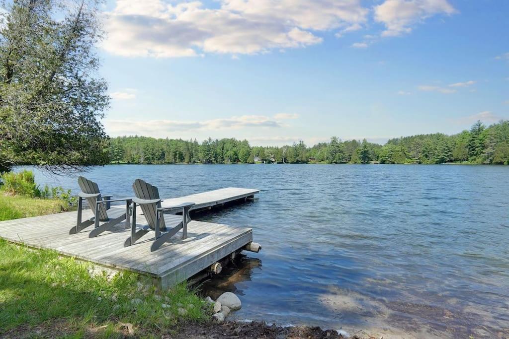 Lake Escape - Waterfront, Hot tub, Sleeps 14