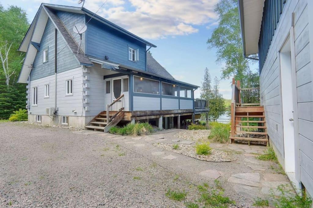Lake Escape - Waterfront, Hot tub, Sleeps 14