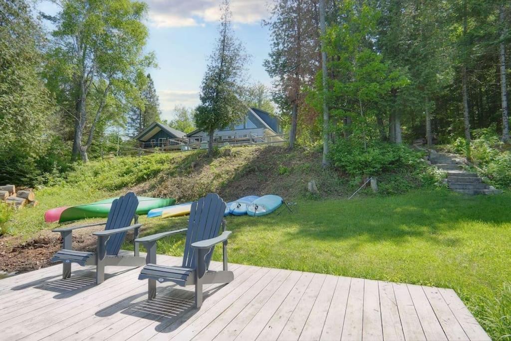 Lake Escape - Waterfront, Hot tub, Sleeps 14