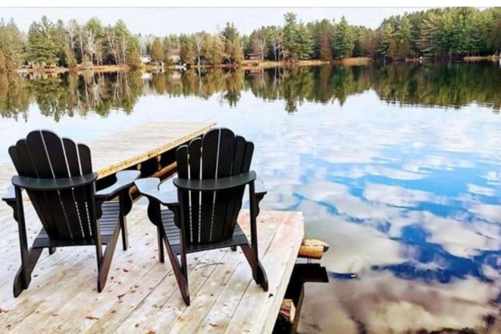 Lake Escape - Waterfront, Hot tub, Sleeps 14