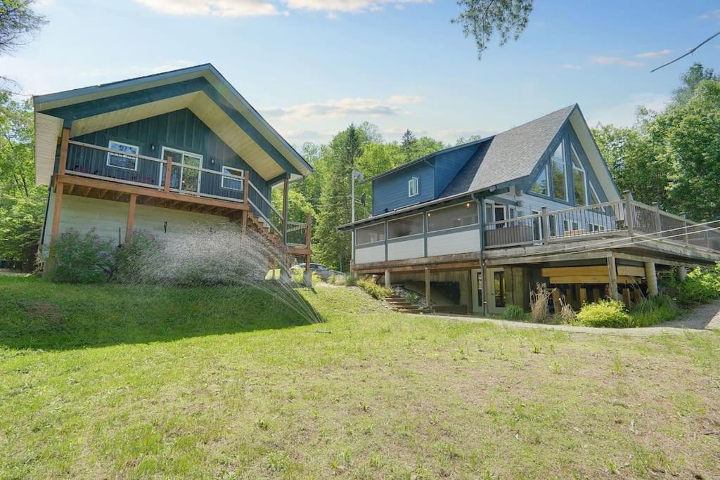 Lake Escape - Waterfront, Hot tub, Sleeps 14