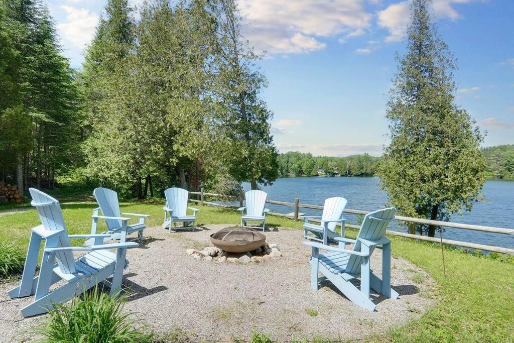 Lake Escape - Waterfront, Hot tub, Sleeps 14