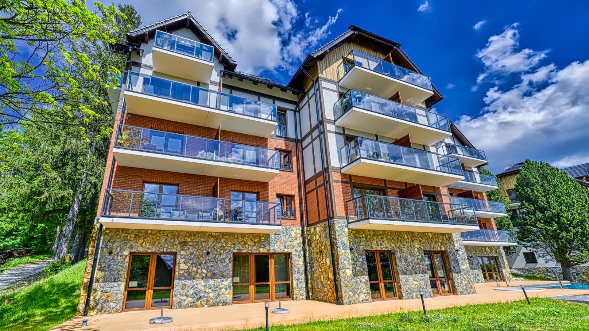 ROYAL APARTS Green Park Resort VIP z basenami, saunami, jacuzzi i siłownią