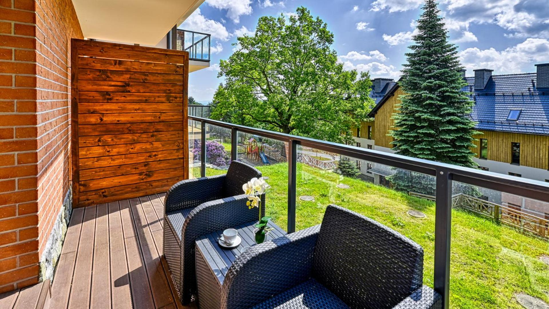 ROYAL APARTS Green Park Resort VIP z basenami, saunami, jacuzzi i siłownią