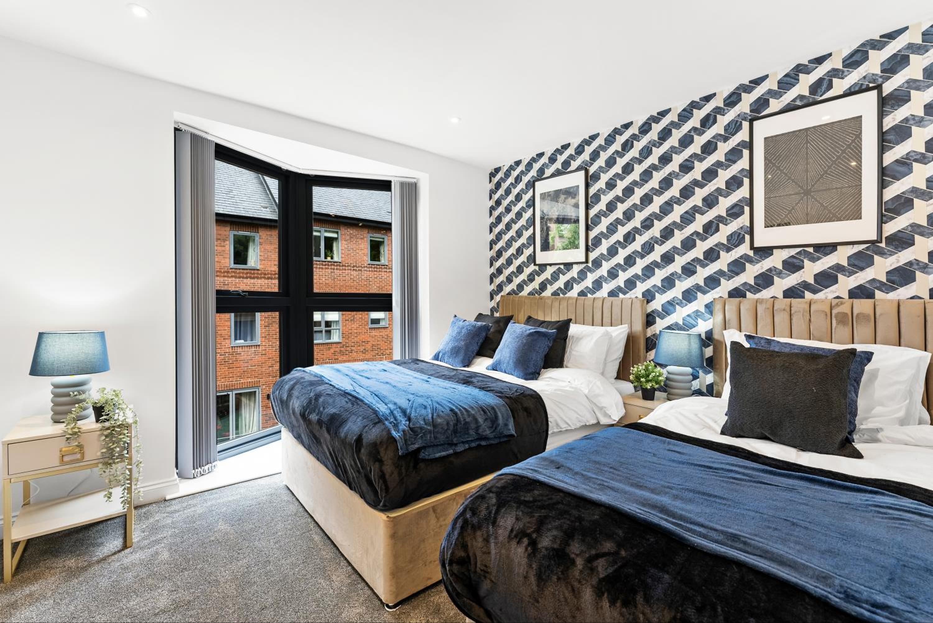 Stunning Large Leeds Apartment - Parking view 2