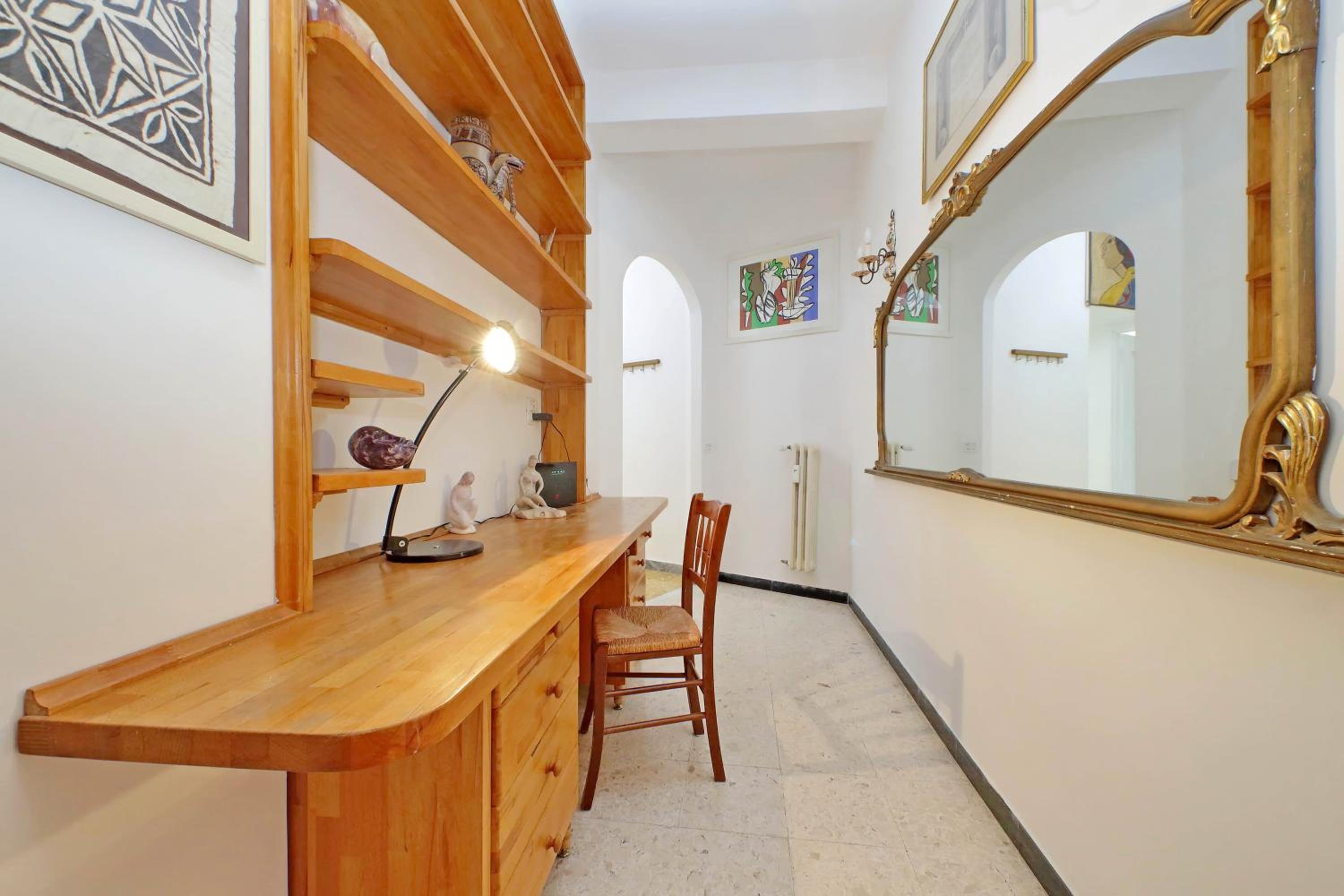 Comfy home for family next to Metro