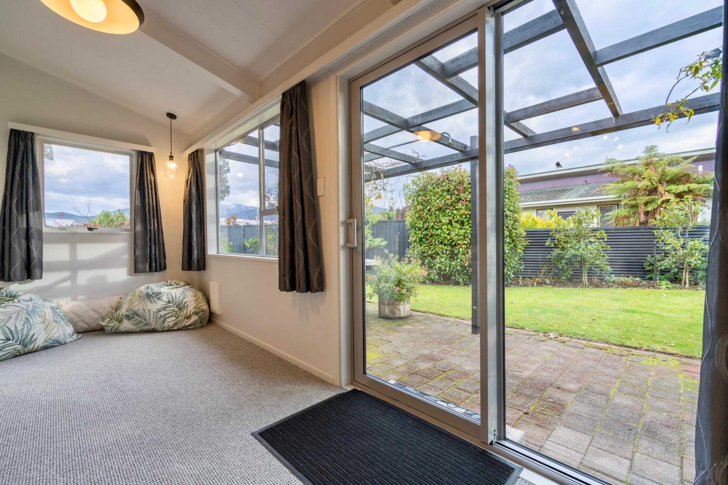 27 on Henry - Te Anau Holiday Home view 4