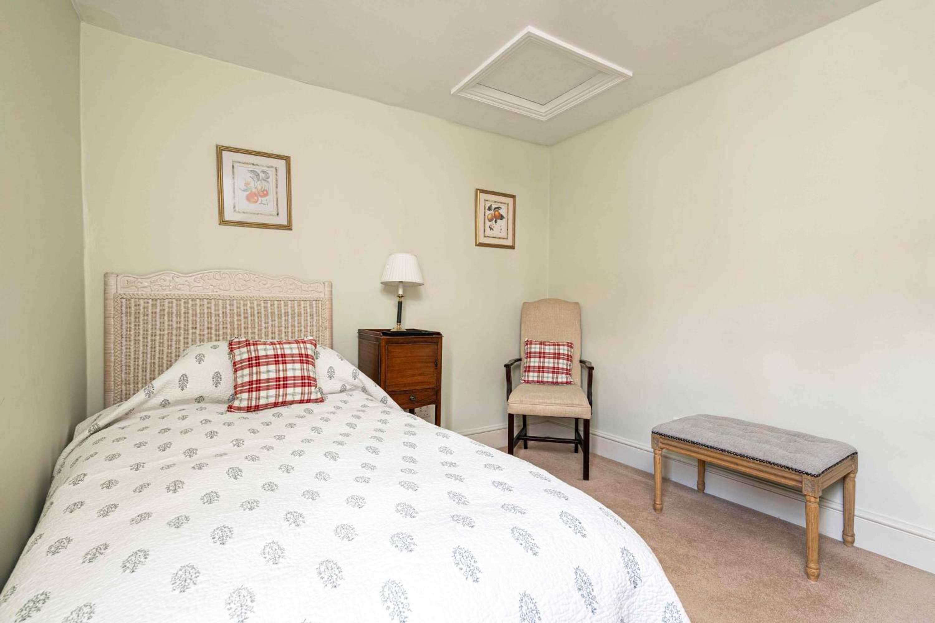 JOIVY Stylish 3BR house with patio, short walk to Regents Park & Harley Street photo 2