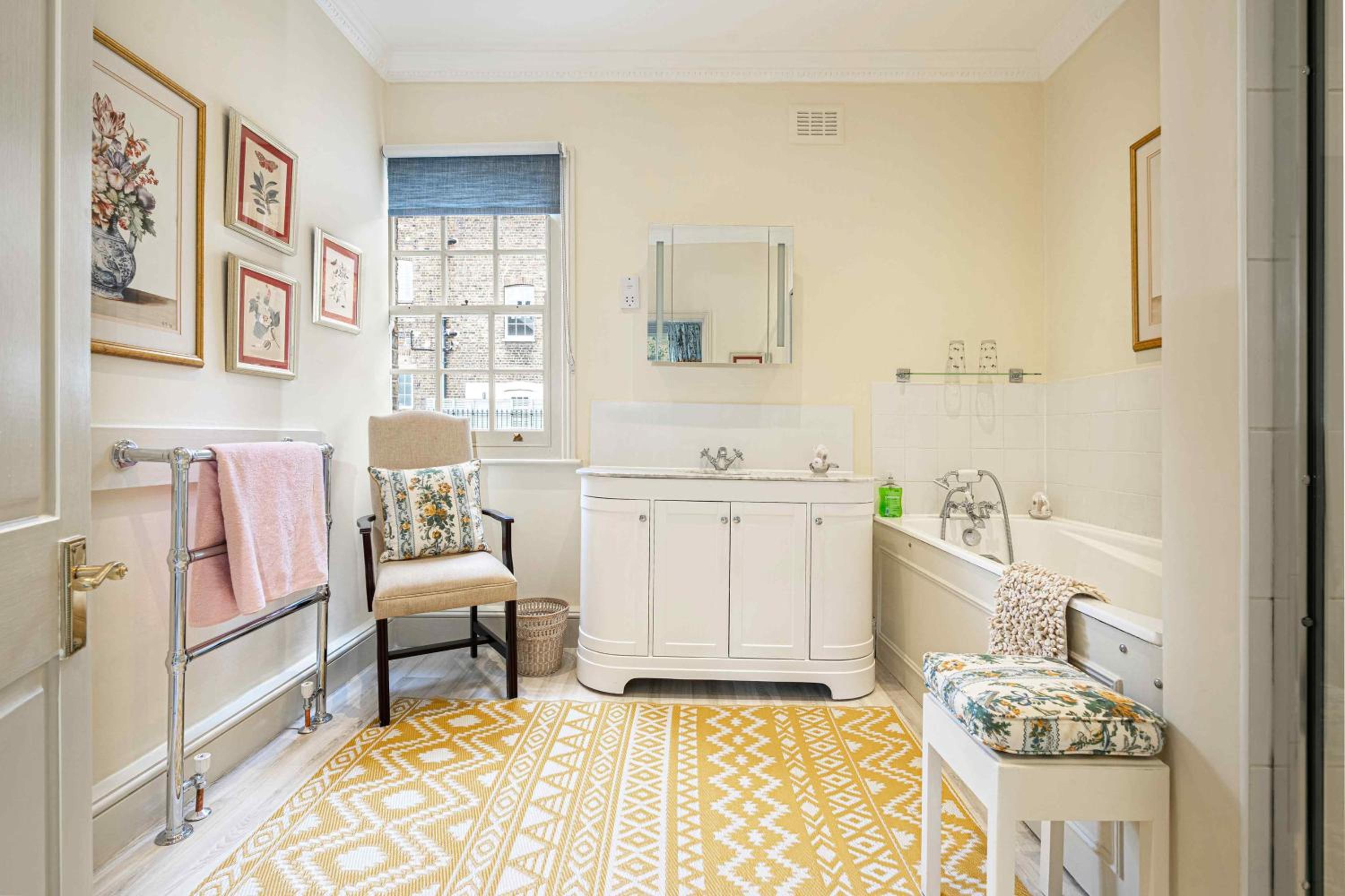 JOIVY Stylish 3BR house with patio, short walk to Regents Park & Harley Street photo 5