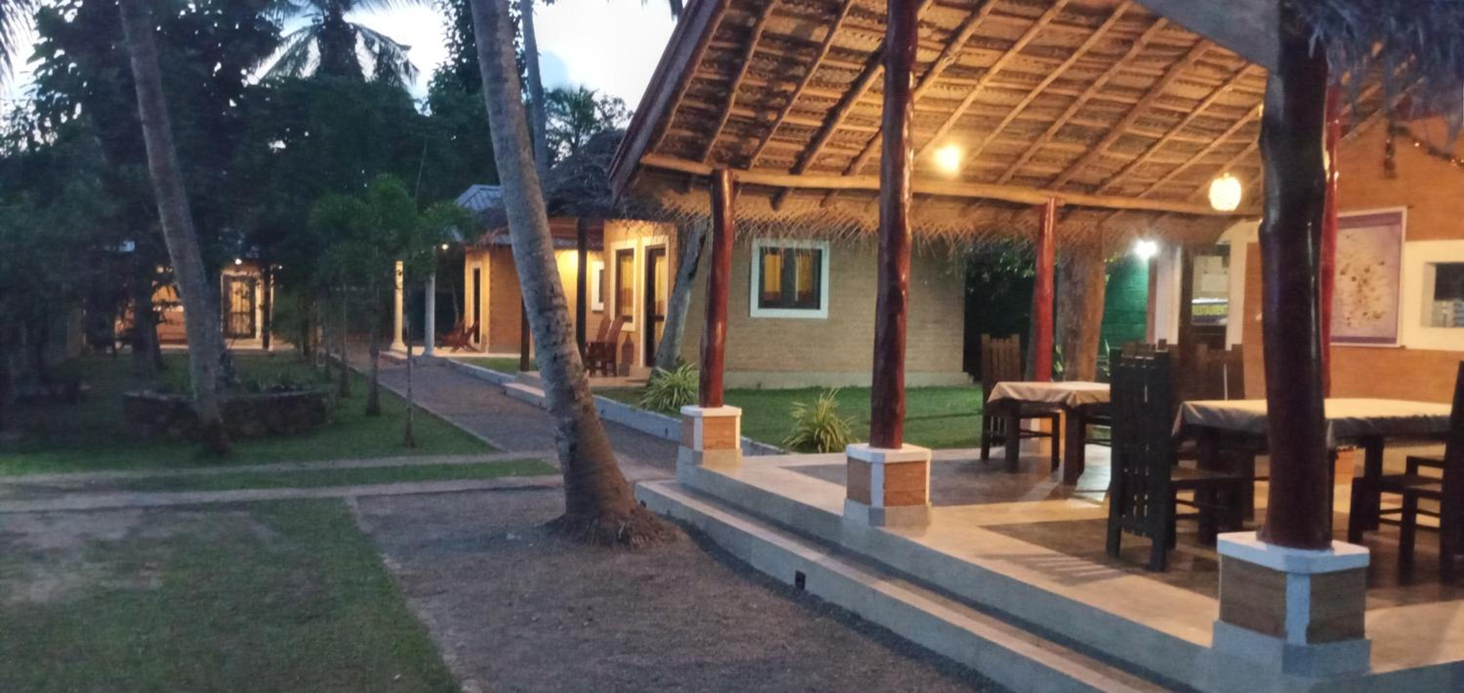 airport eco cottage view 3