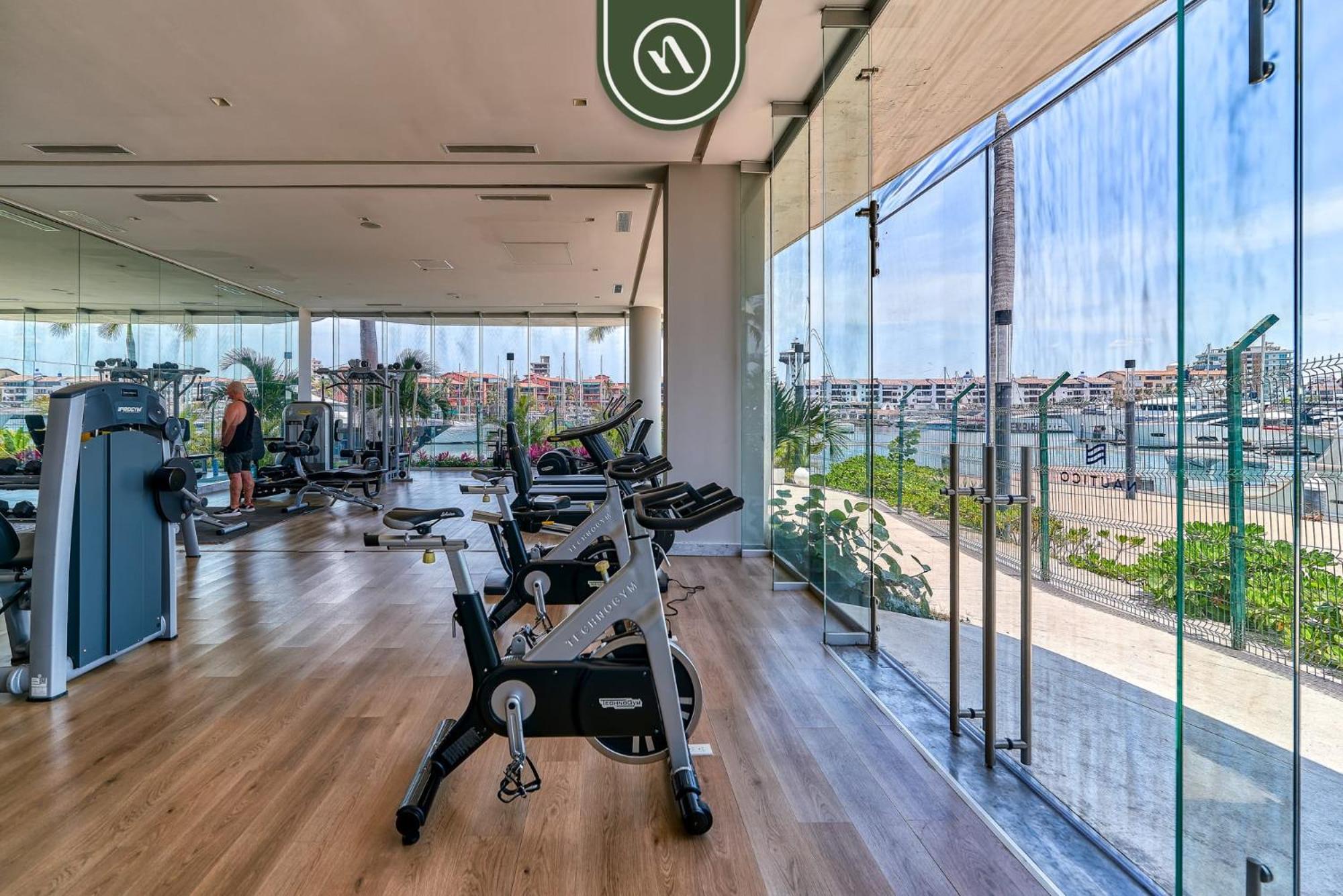 Amazing 2 BR Condo - Marina - Rooftop Pool - Gym
