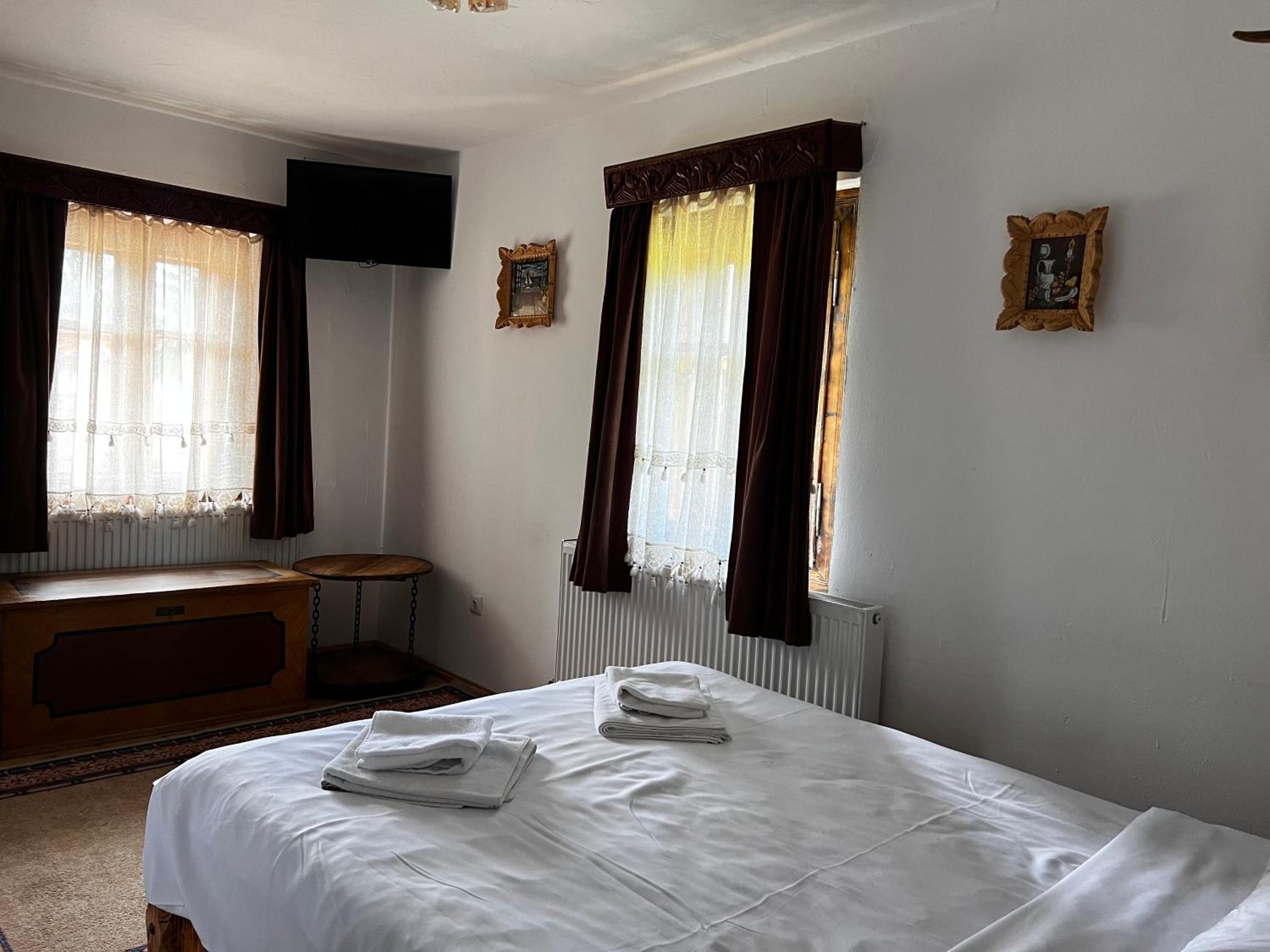 Casuta Vanatorului Campulung Moldovenesc view 5