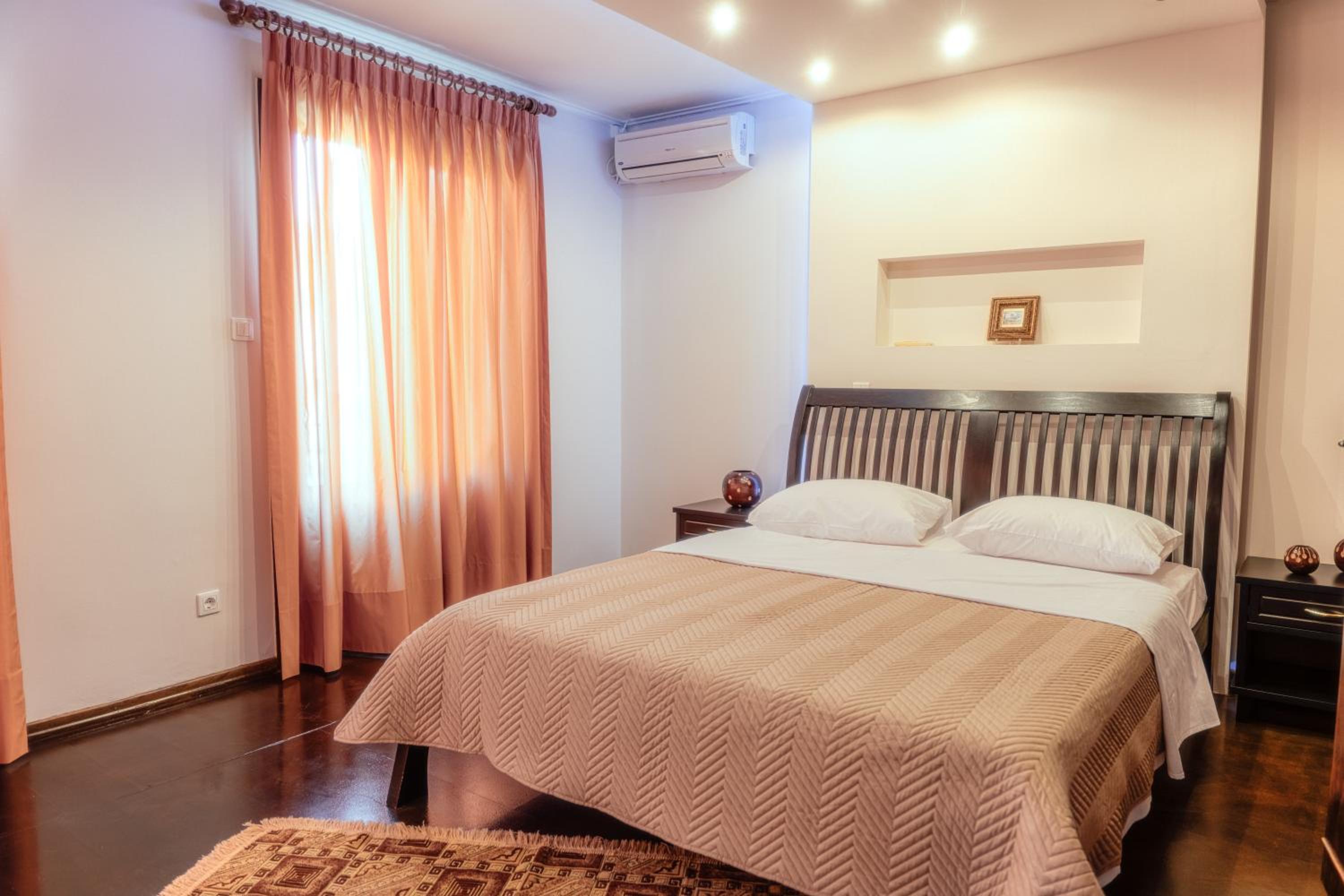 Alexandros suite
