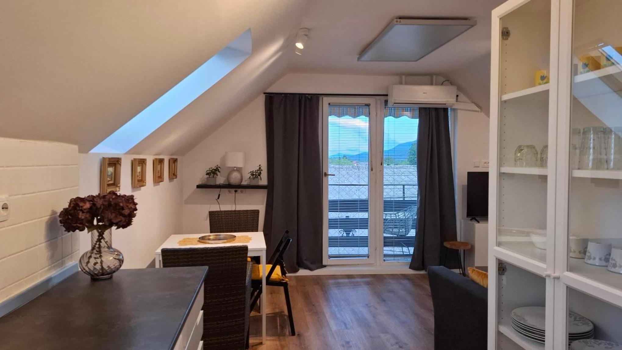 Apartma Harmonia with parking