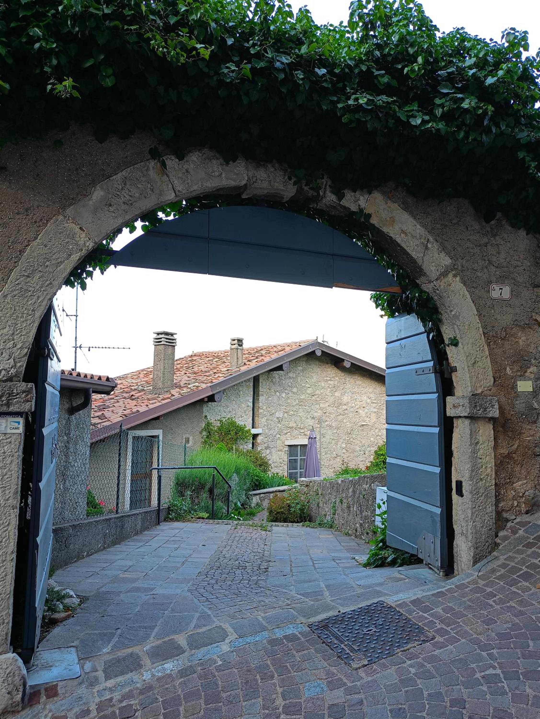Albergo Diffuso Borgo Piovere, Naol appartamento attico view 2