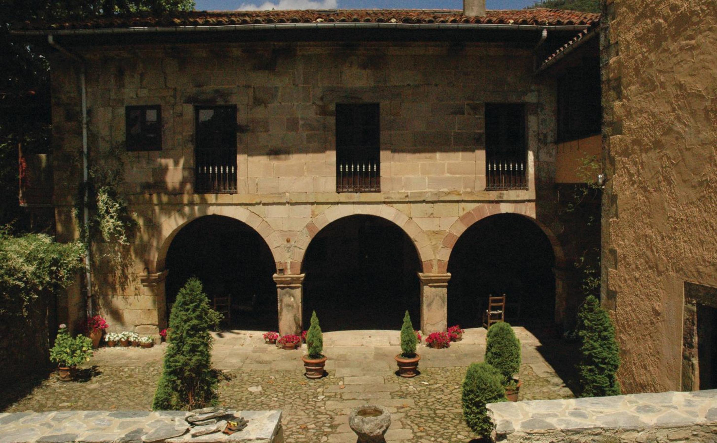 Palacio de Hualle photo 2