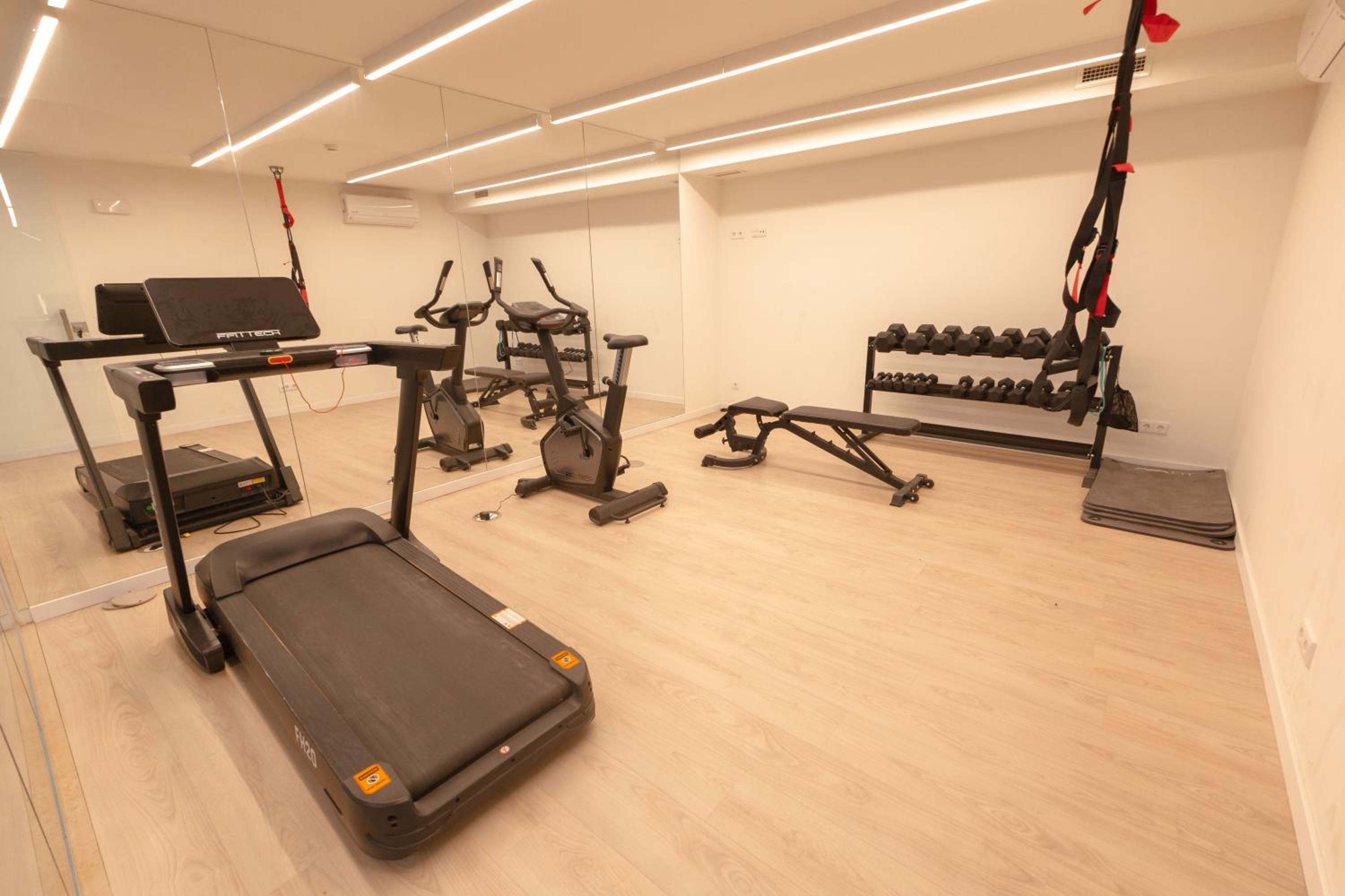 Central 2BR Apt, Steps To Ria Formosa, Pool & Gym view 3